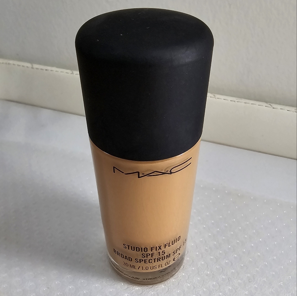 MAC Studio Fix Fluid Foundation SPF 15